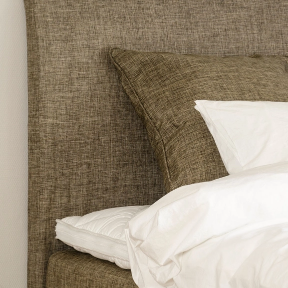 Brun sänggavel till dubbelsäng