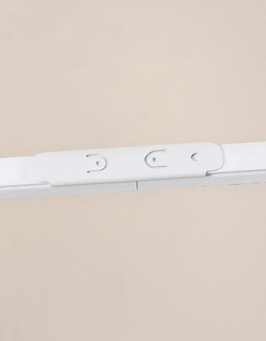 Vit skarv till gardinskena