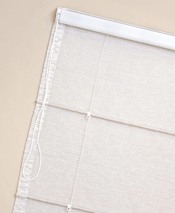 Kulkedja på baksidan av hissgardin i boucletyg