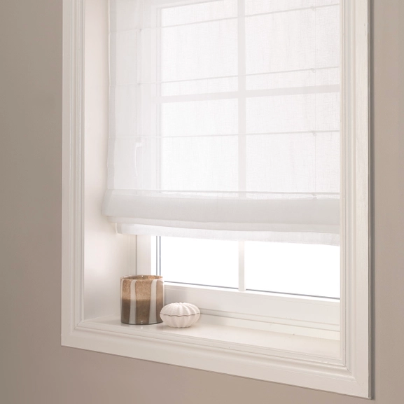 Avskärmande vit hissgardin