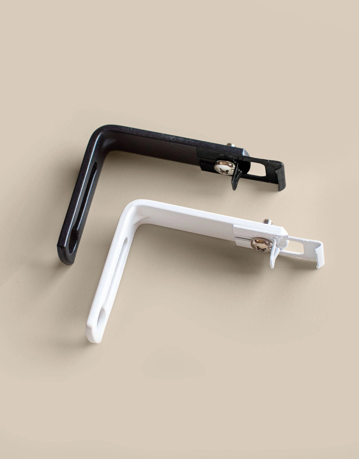 väggfäste-uskena-vit-svart