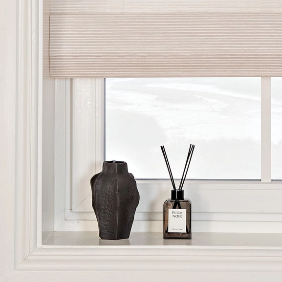 Hissgardin/rollup i varmvit färg