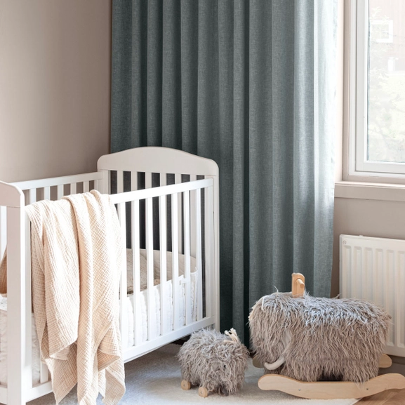 Gardin Saga i blått i barnrum