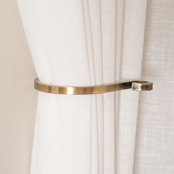 Stelt gardinomtag i metall, antikmässing