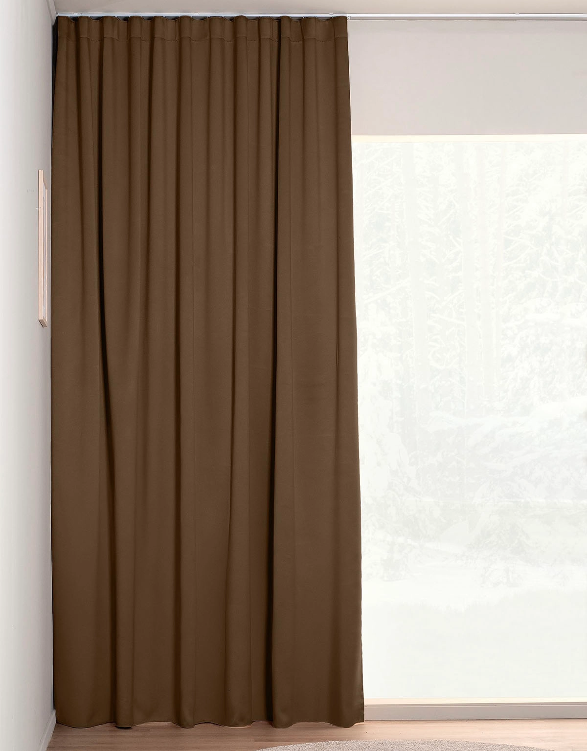 Brun mörkläggande gardin i extra bredd och höjd