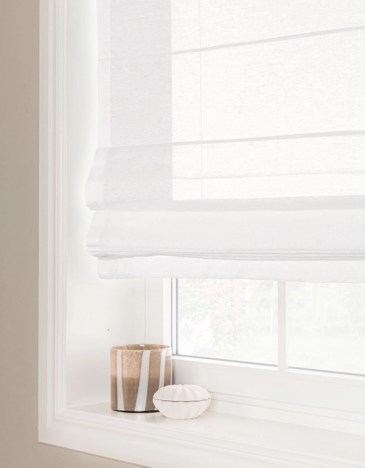 Vit avskärmande hissgardin