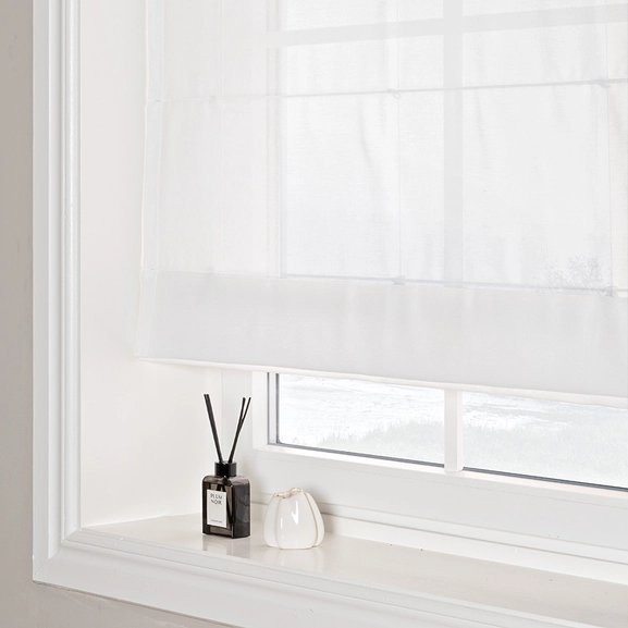 Transparent hissgardin Viska vit med lina