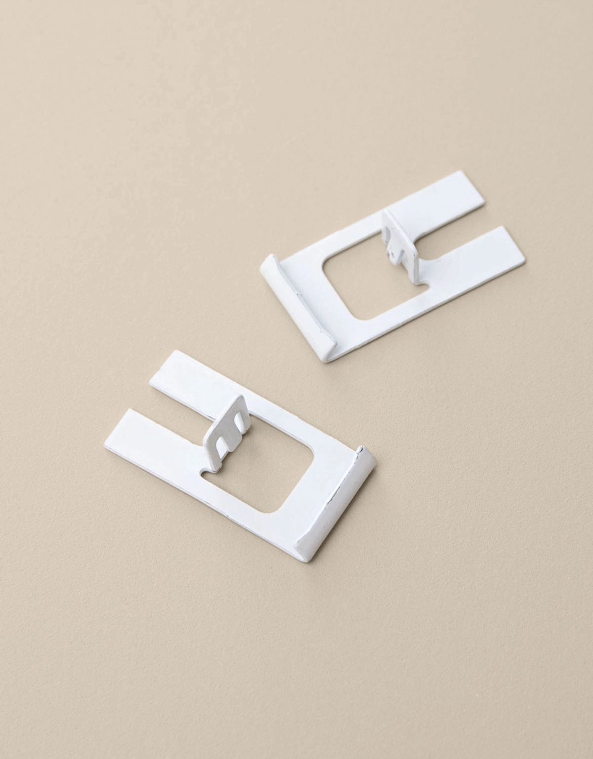 Takfästen till u-skena