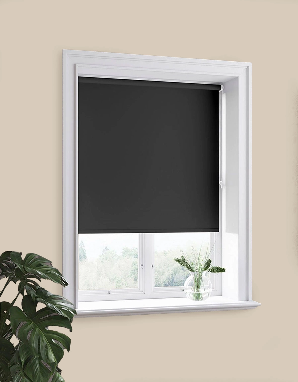 mörkläggande-rullgardin-svart