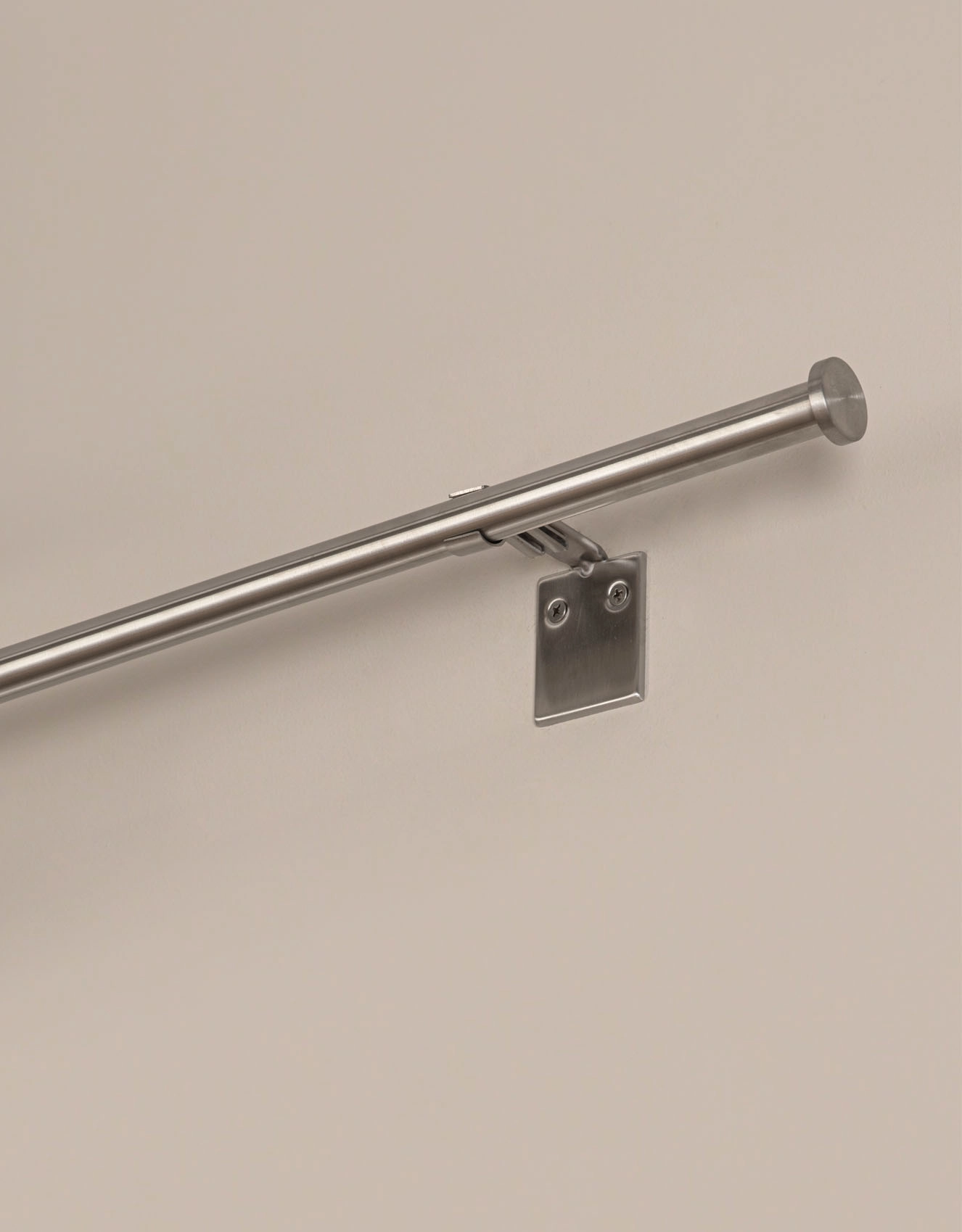 Gardinstång i rostfritt stål med platt ändknopp