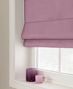 Mörkläggande lila hissgardin