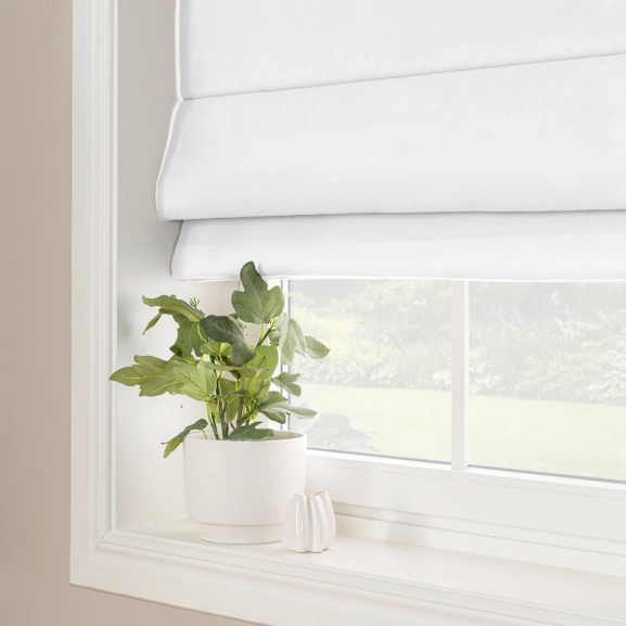 Vit mörkläggande hissgardin i framskyndat tyg