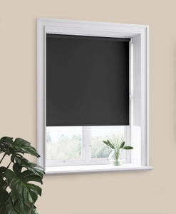 mörkläggande-rullgardin-svart