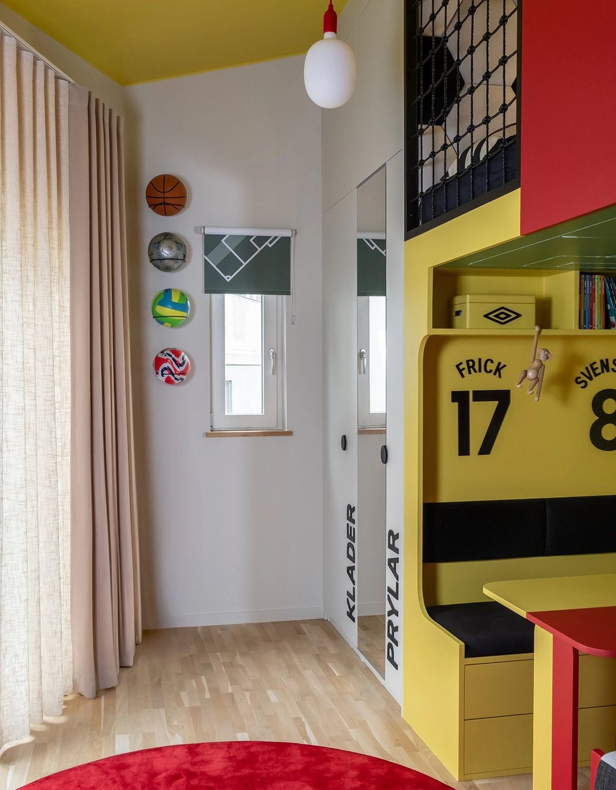 Rullgardin med fotbollstryck