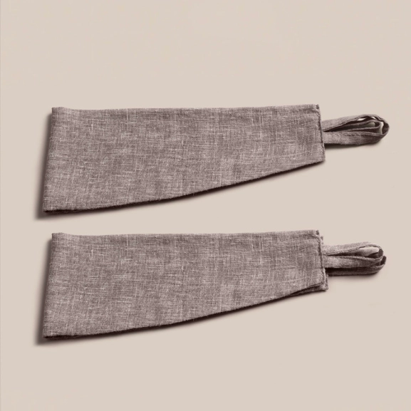 Brunt gardinomtag i tyg