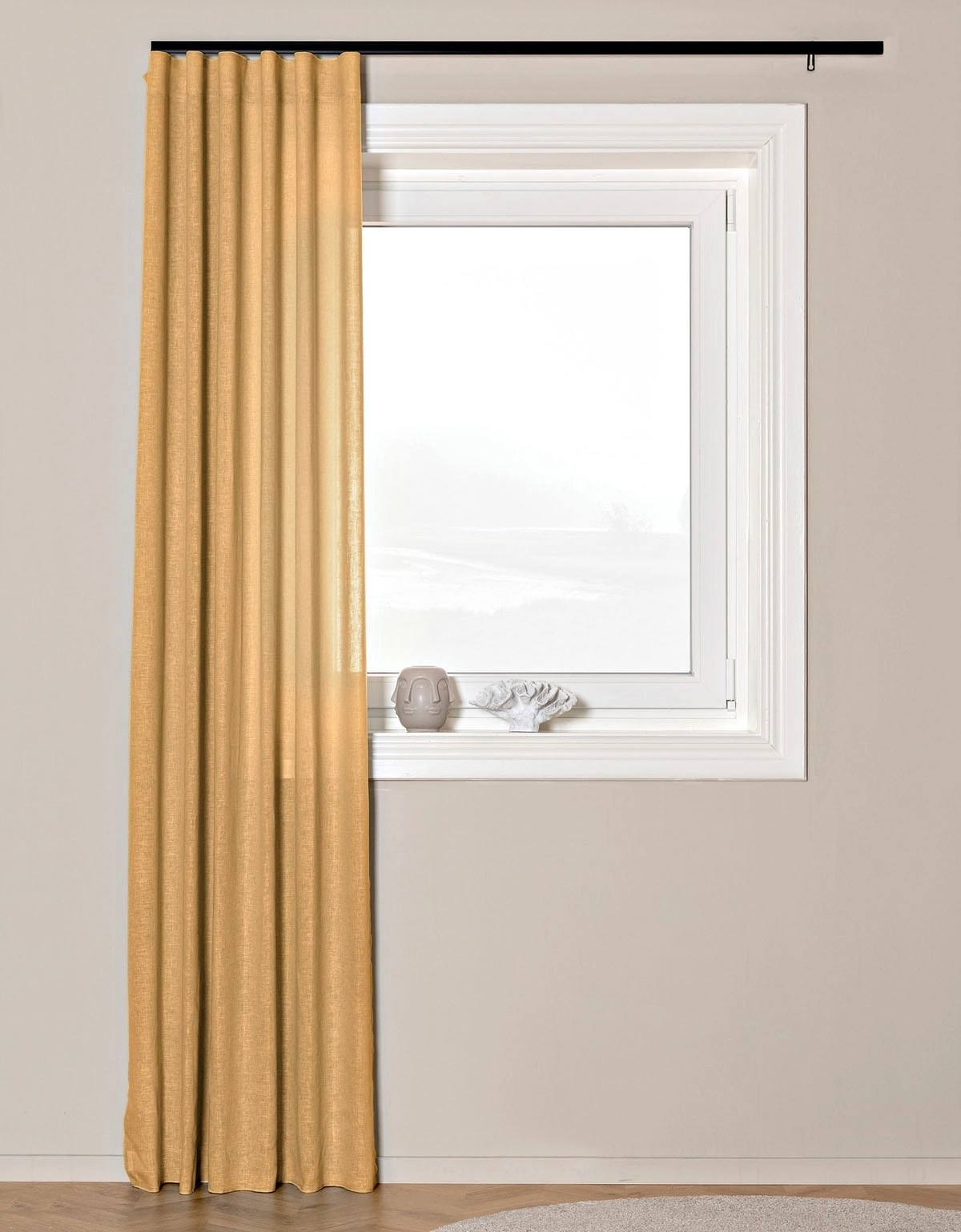 Senapsgul, skir gardin