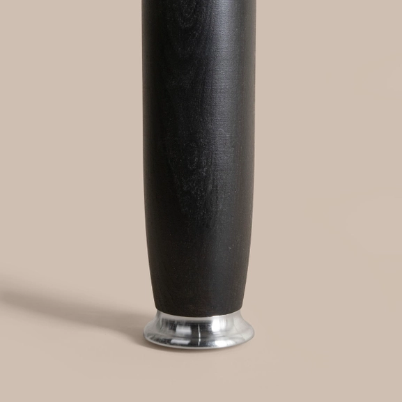 Svarta sängben med alufot