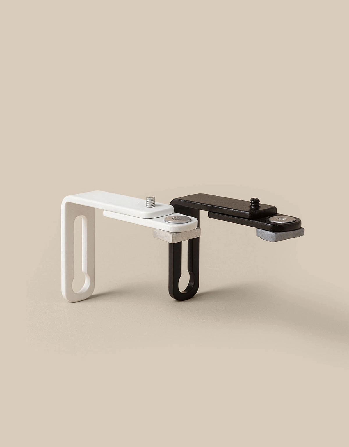 Vit och svart väggfäste till cabinskena