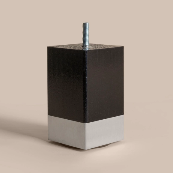 Svart sängben i fyrkantig design med alukant