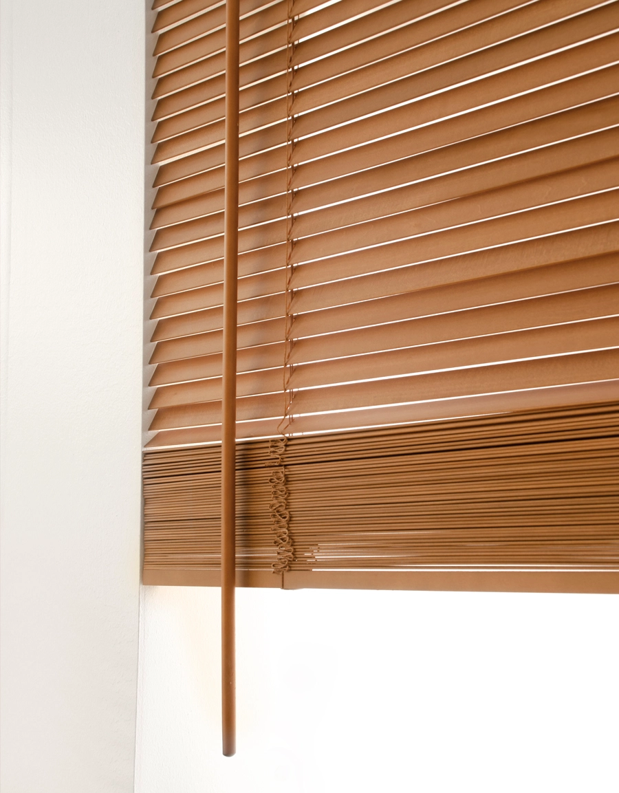 Wooden Venetian blind, slat width 27 mm, glazed oak