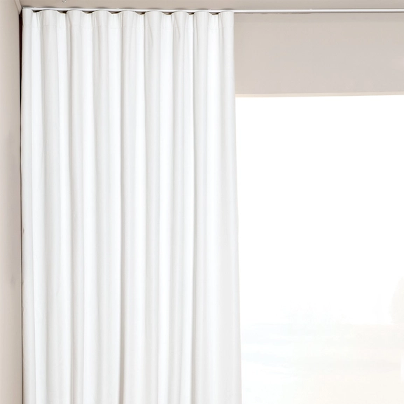 Måttillverkad, vit mörkläggningsgardin