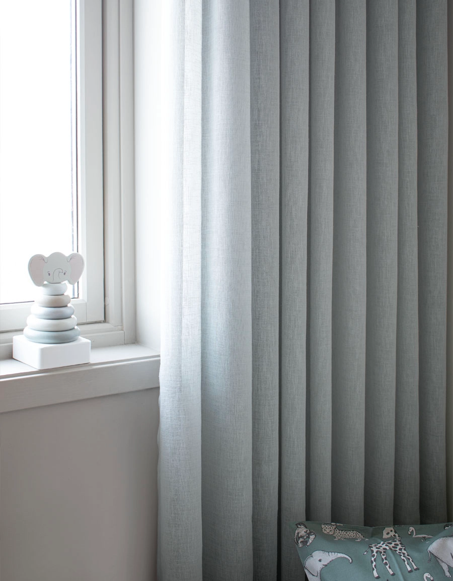 Avskärmande blå gardin