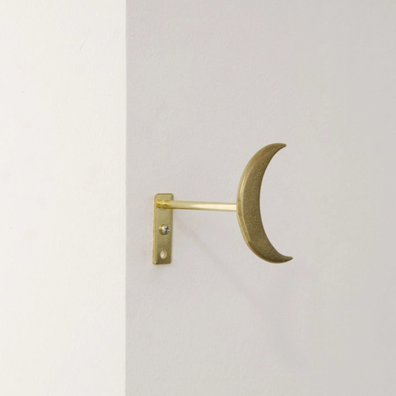 Omtagsfäste Måne i mässing Hasta