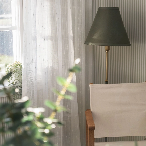 gardin-flora-vit-med-knutar