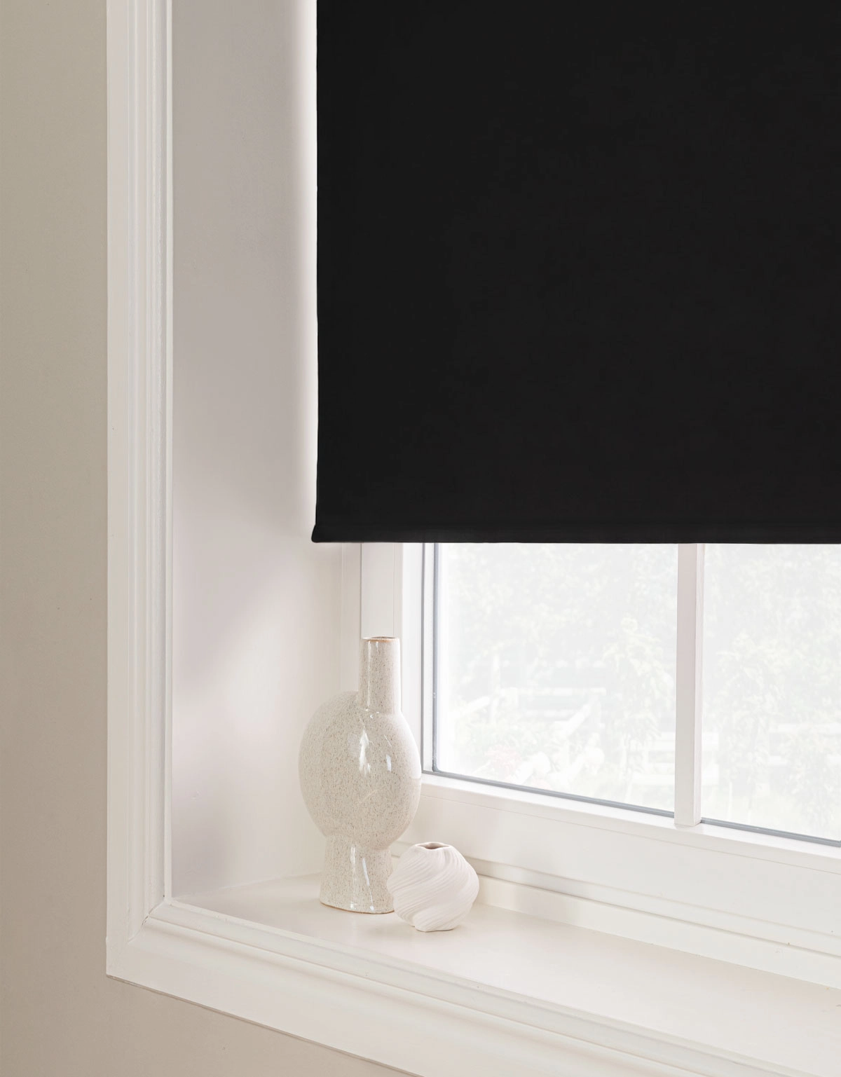Mörkläggande-rullgardin-svart-28mm