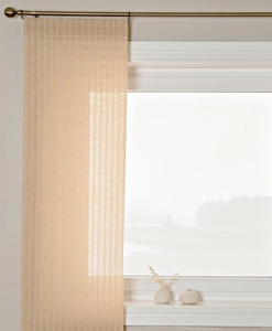 Beige panelgardin med ränder