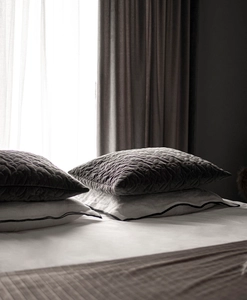 Gardin Ljuva och Kuddfodral Ljuva i sammet