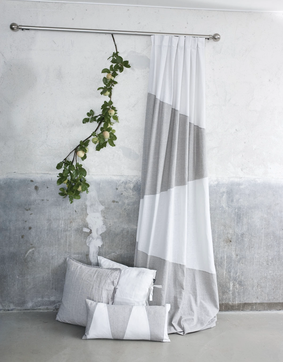 Gardin Vinkla med vita och grå sneda rutor