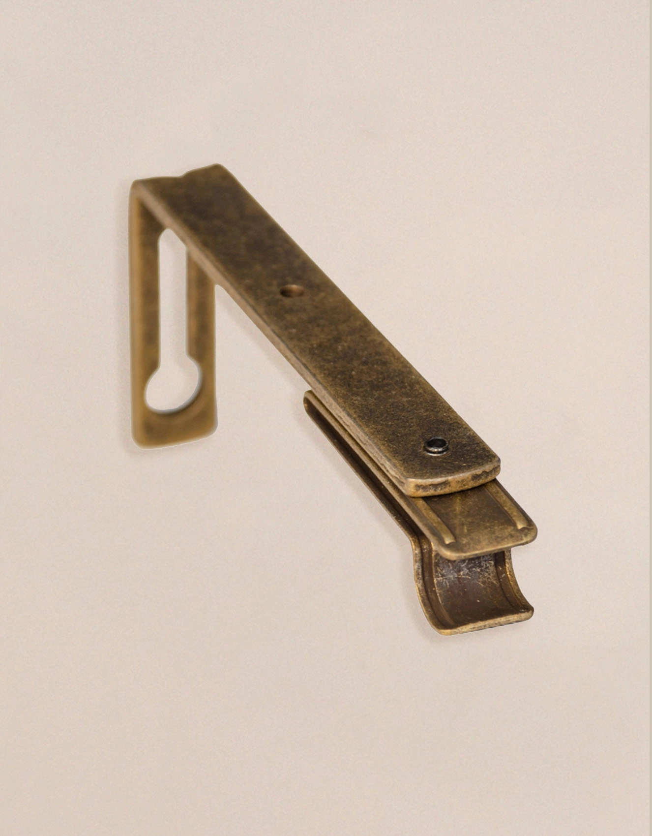 Väggfäste till gardinstång i antikmässing