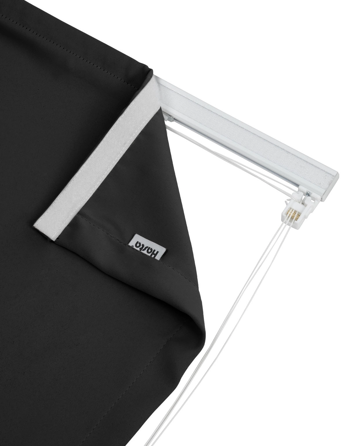 Närbild på mörkläggande hissgardin Dokie, svart