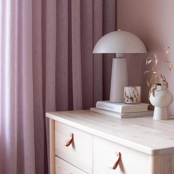 Lavendelfärgad gardin