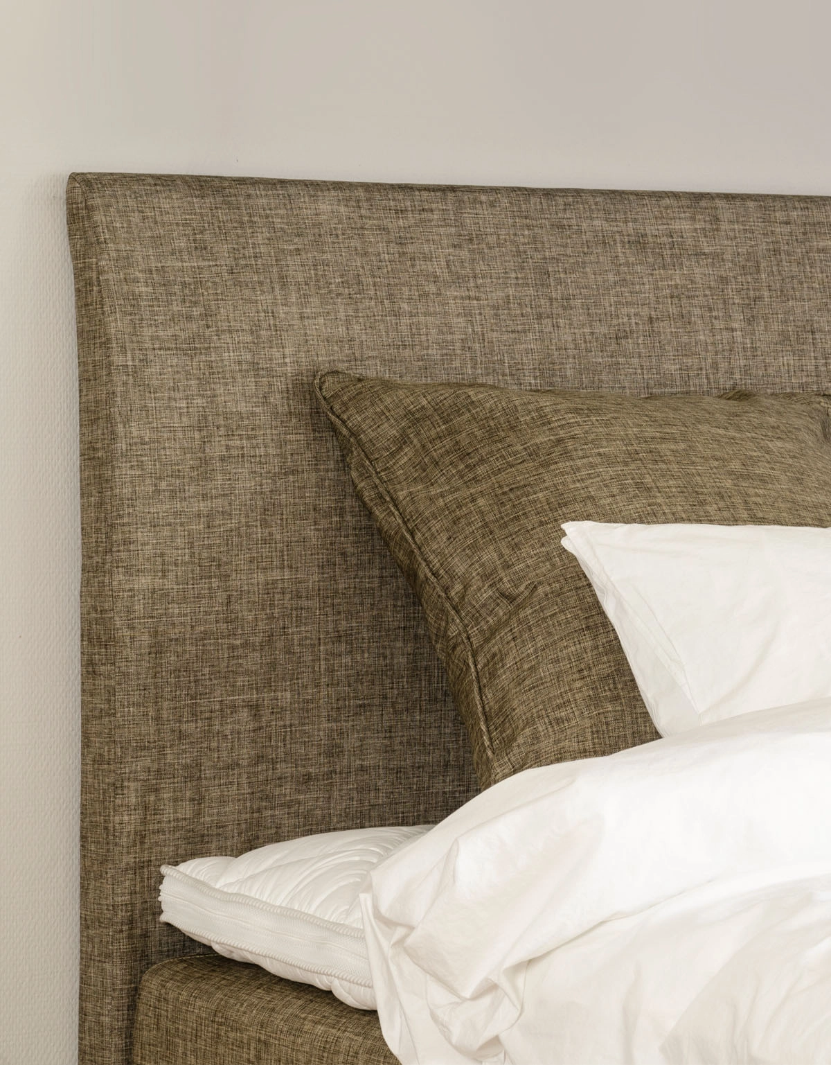 Brun sänggavel till dubbelsäng