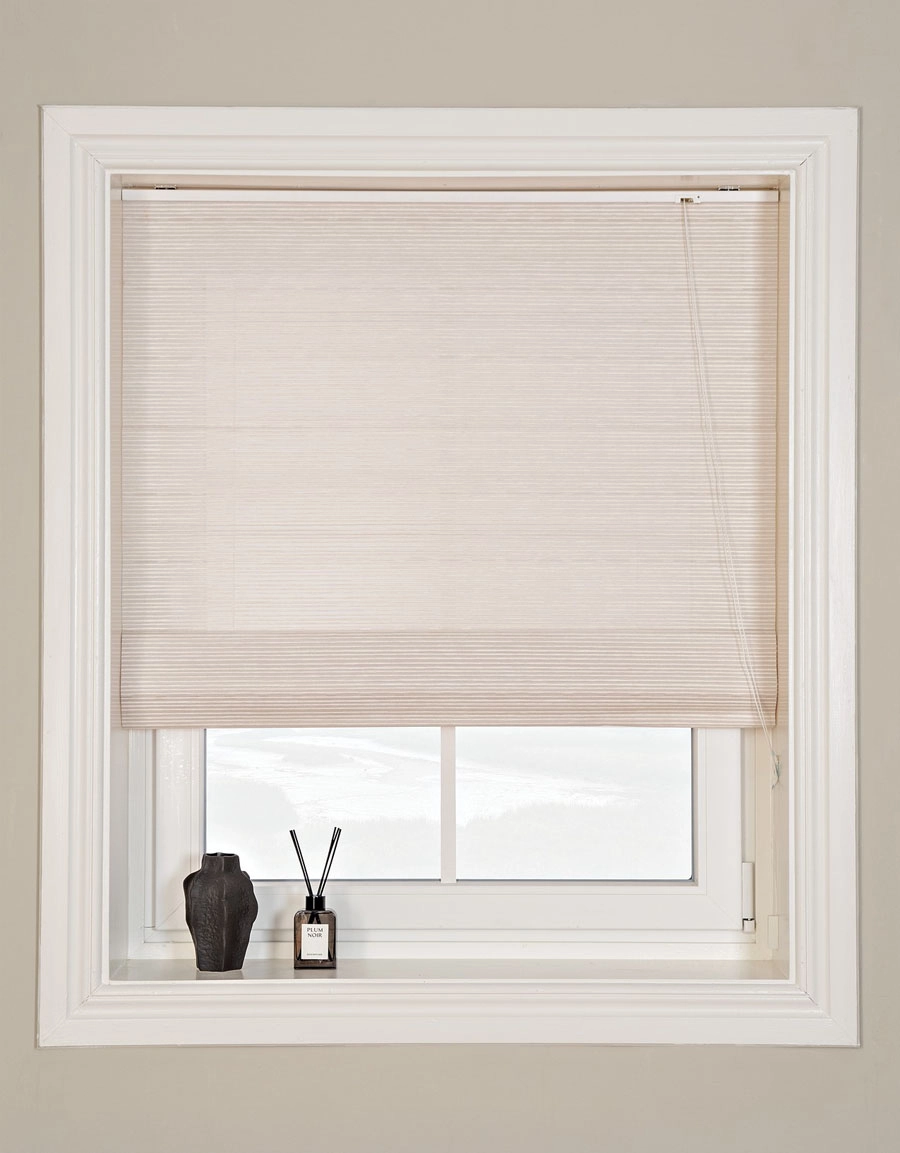 Hissgardin/rollup i varmvit färg