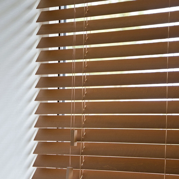 Wooden Venetian blind cherry 50 mm Hasta