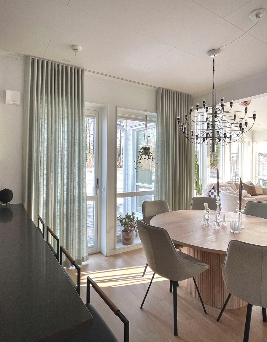 Måttillverkad gardin Lina, ljusturkos
