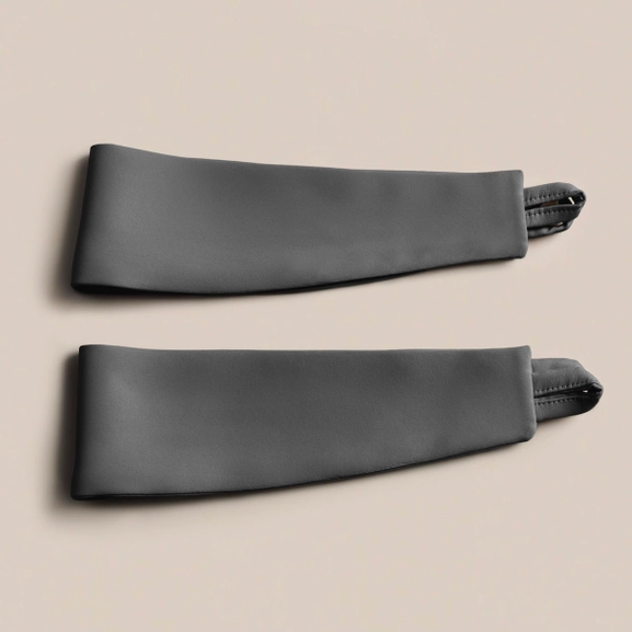 Gardinomtag i mörkgrått tyg