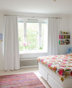 mörkläggande gardin vit från Hasta