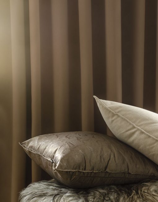 Hotellgardin Dokie brun måttillverkad Hasta