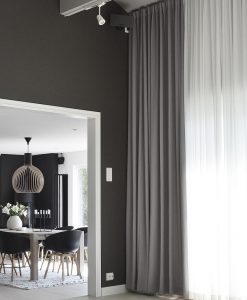 Måttillverkad hotellgardin Dokie, mörkläggande, ljusgrå