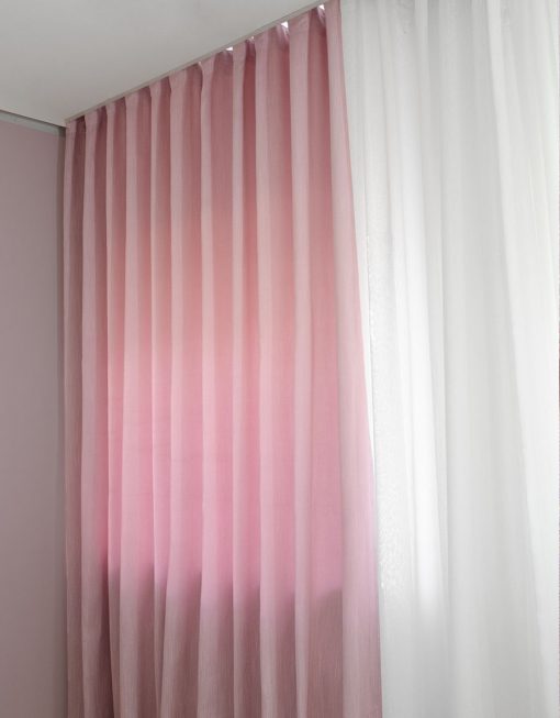 Måttillverkad hotellgardin Yeda, skuggningsgardin, rosa