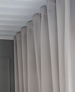 Flamskyddad gardin Luton, ljusgrå (varm), måttillverkad