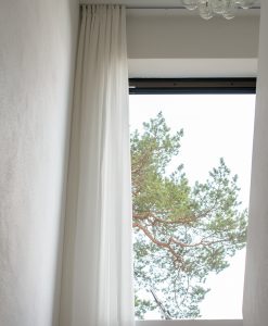Måttillverkad gardin Viska, vit