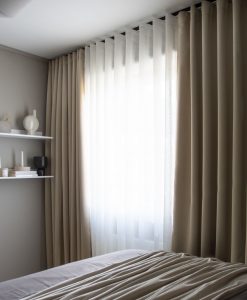 Måttillverkad gardin Stilla, beige