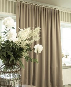 Gardin Svala, beige, i återvunnet material, mörkläggande